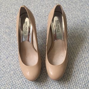 MICHAEL KORS NUDE HEELS